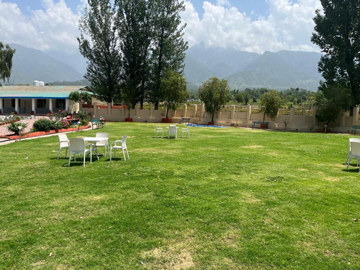 Pops Resort Palampur Bagian luar foto