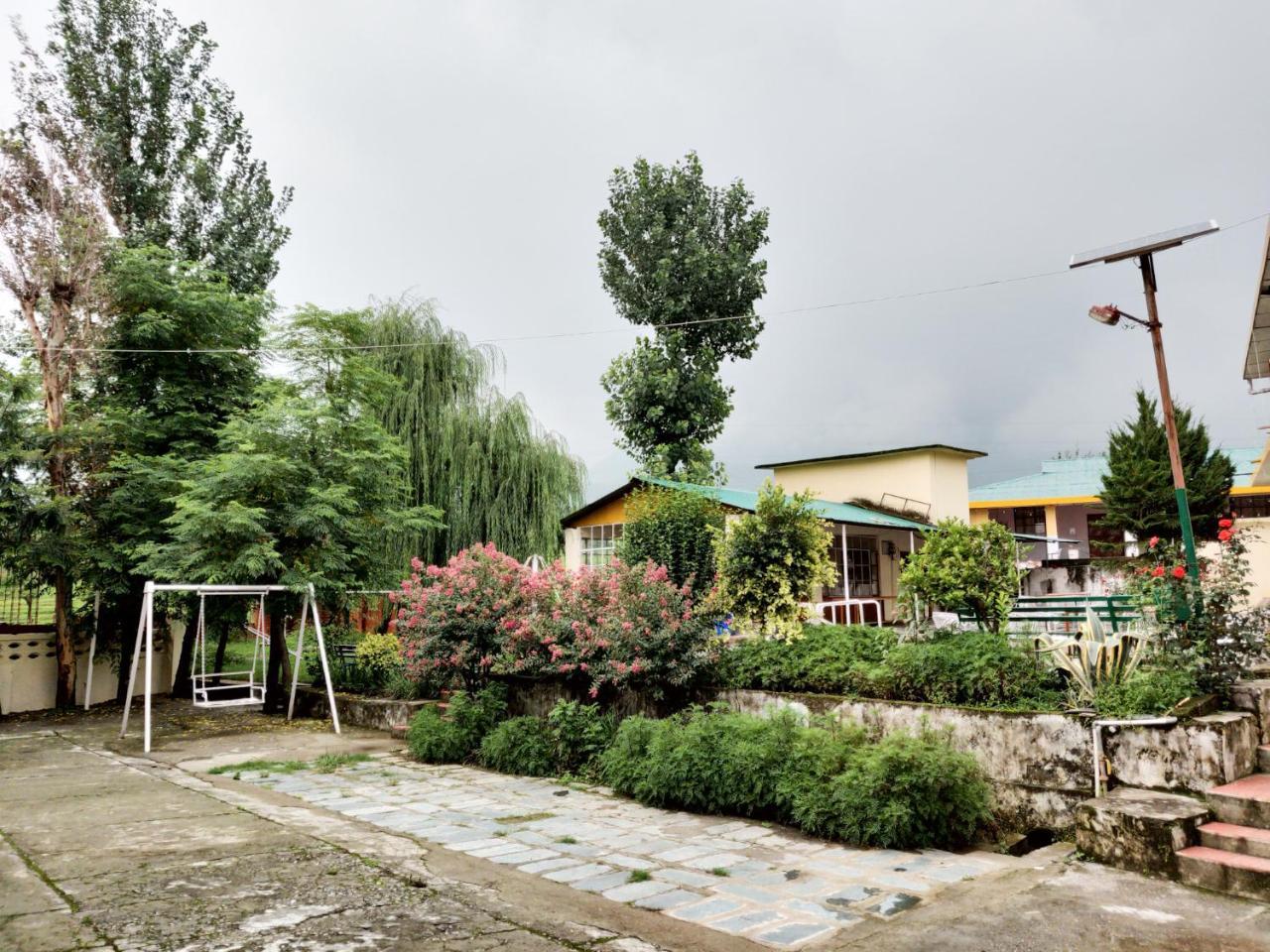 Pops Resort Palampur Bagian luar foto