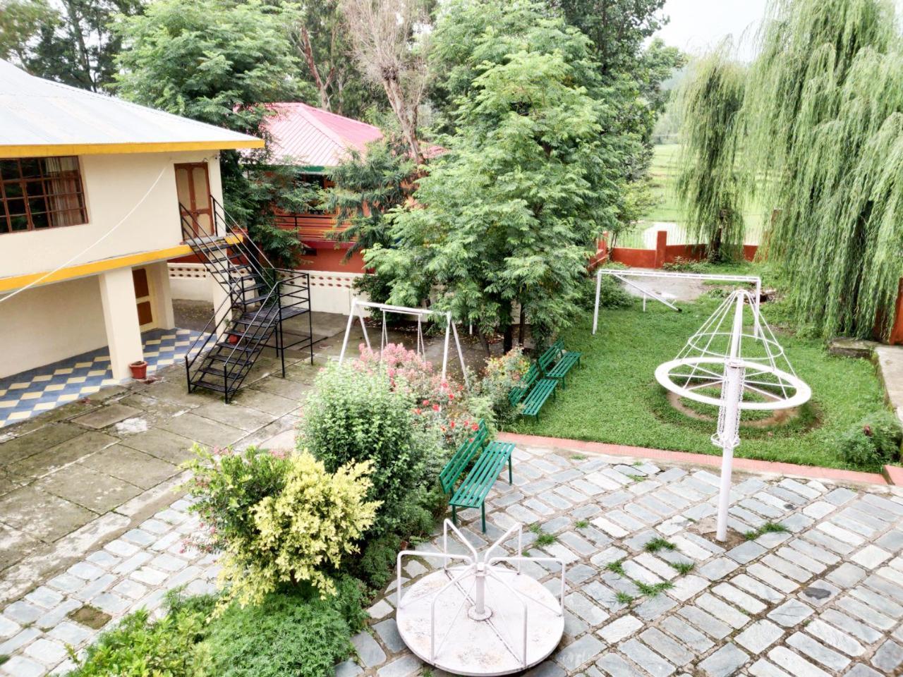 Pops Resort Palampur Bagian luar foto