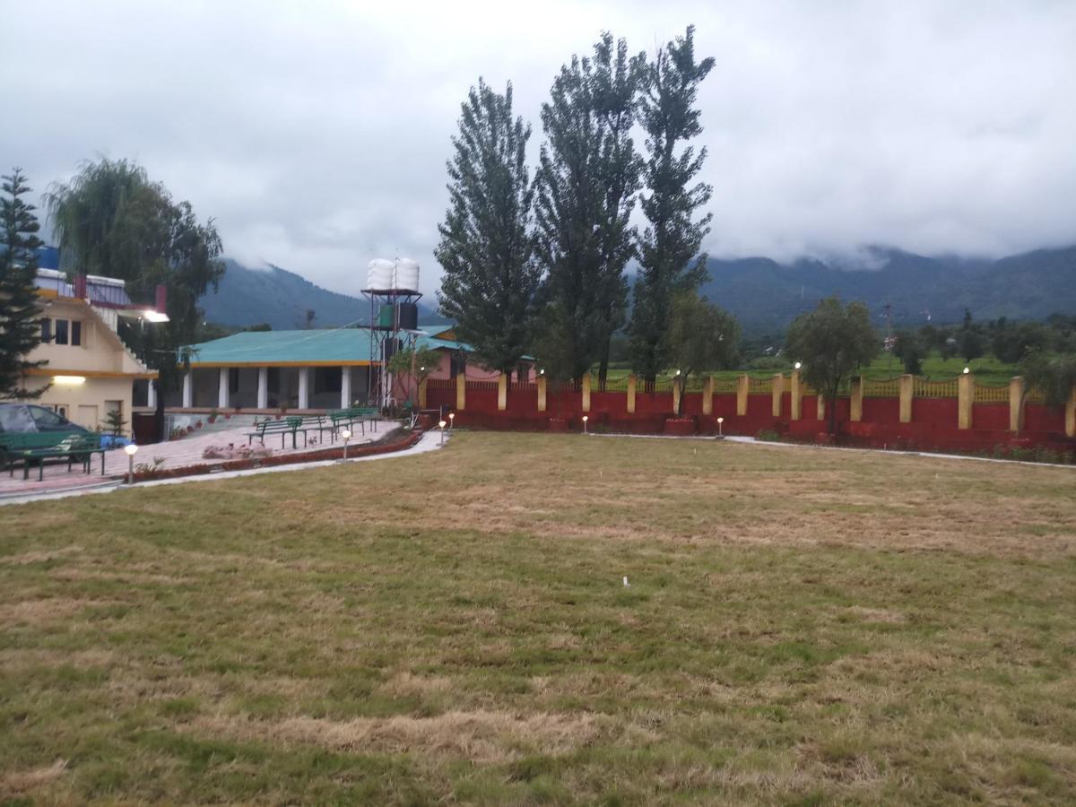 Pops Resort Palampur Bagian luar foto